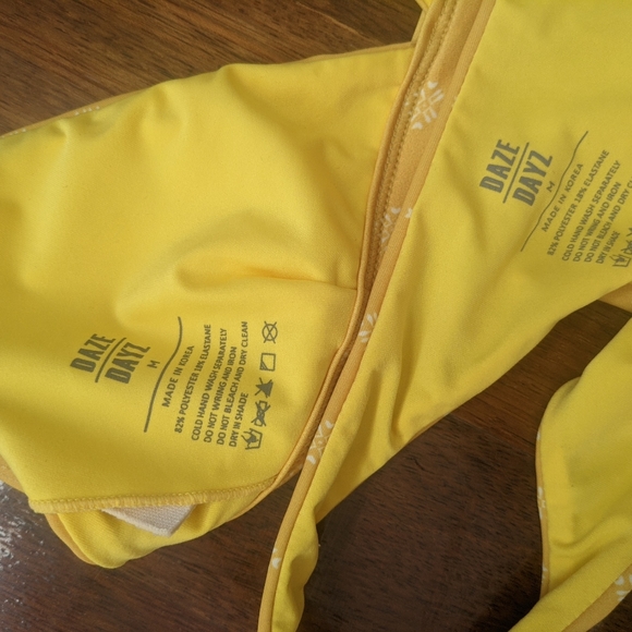 Nwt DAZE DAYZ Jasmine yellow tan logo .bikini S - Picture 10 of 13